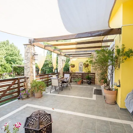 Апартаменты House Artemis *